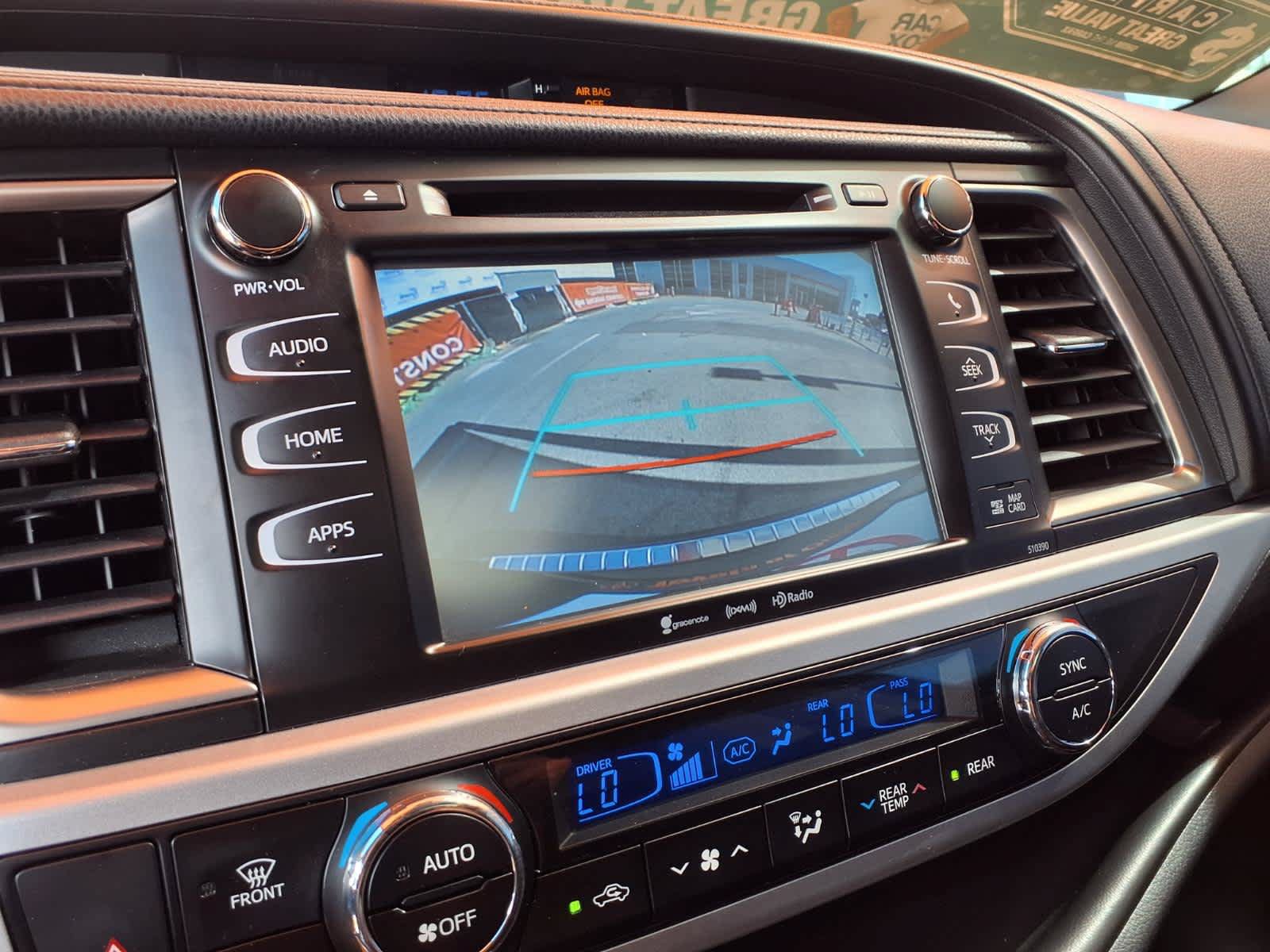 Used 2019 Toyota Highlander SE w/ Carpet Mat Package (TMS) FWD image 28
