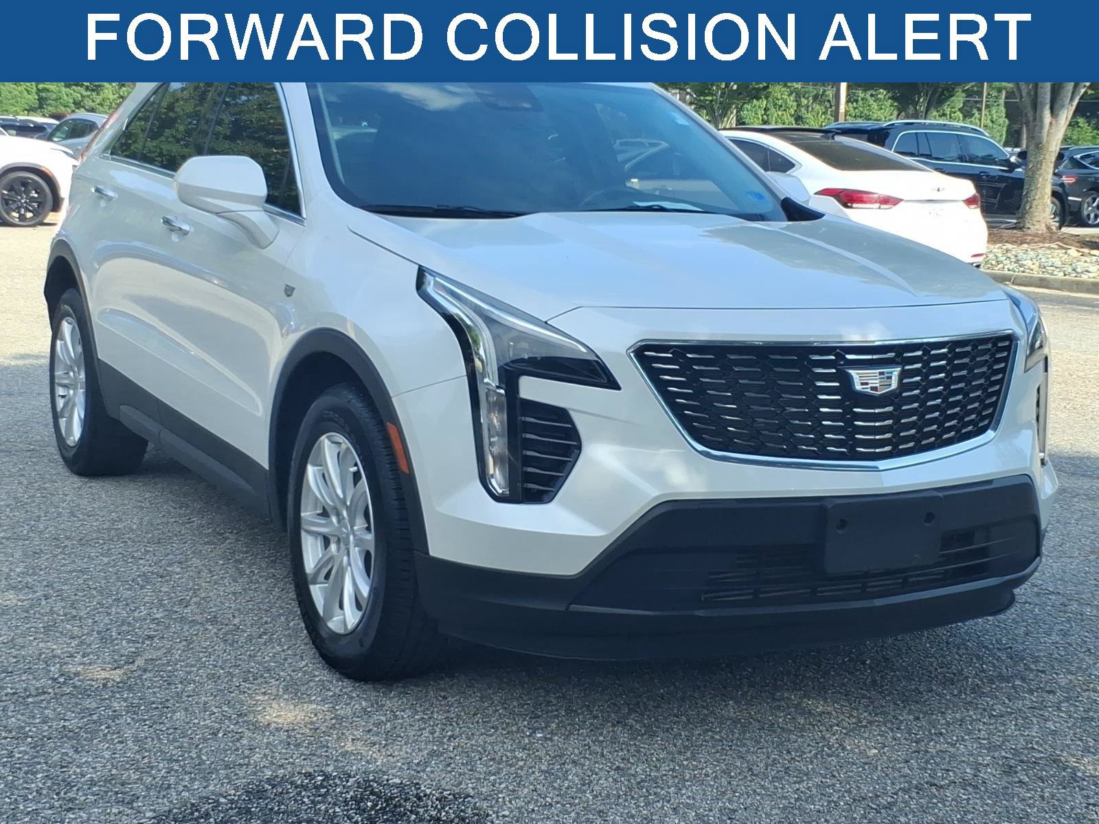 Used 2023 Cadillac XT4 Luxury w/ Cold Weather Package AWD/4WD image 5