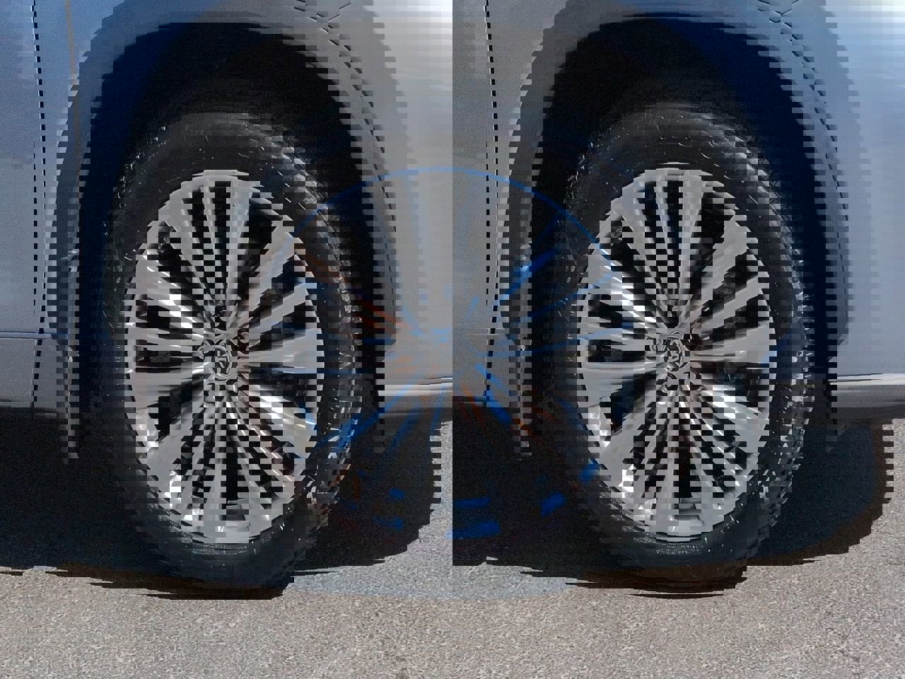 Used 2024 Toyota Highlander Platinum AWD/4WD image 11