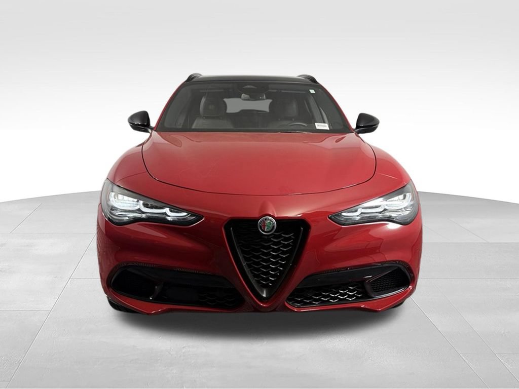 Used 2025 Alfa Romeo Stelvio Sprint AWD/4WD image 10