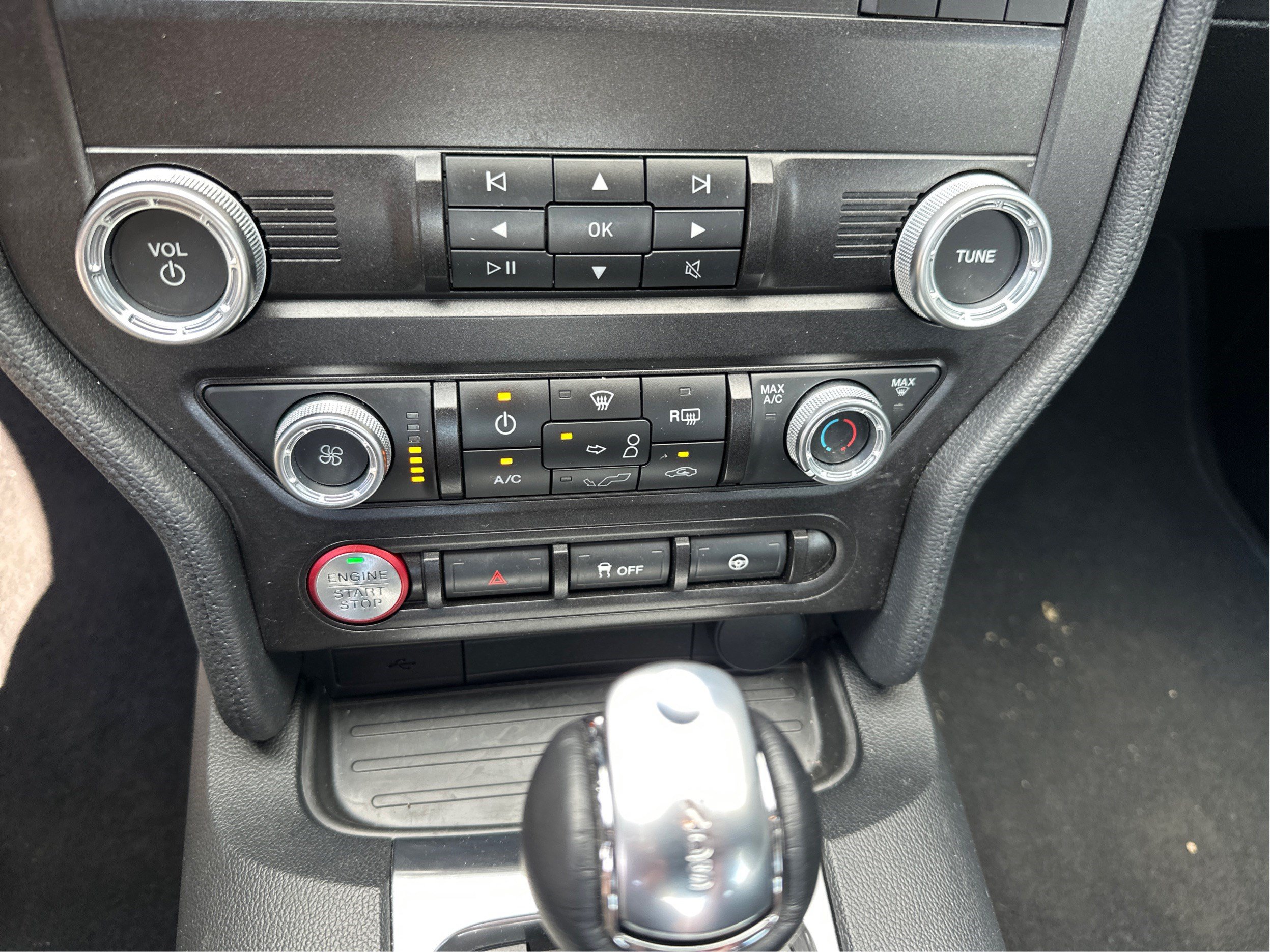 Used 2019 Ford Mustang Coupe RWD image 28