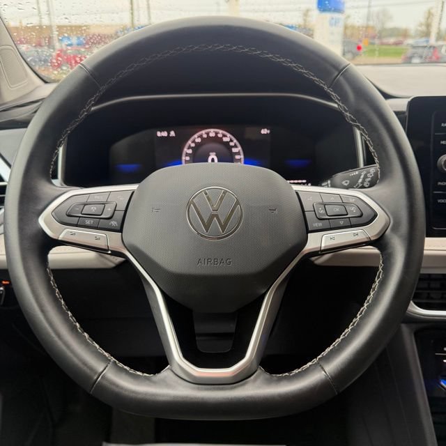 Used 2025 Volkswagen Taos SE AWD/4WD image 16