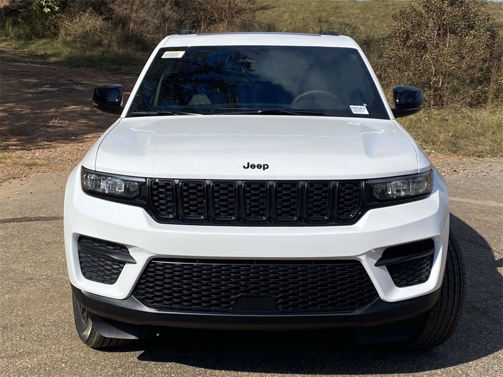 New 2025 Jeep Grand Cherokee Laredo image 33
