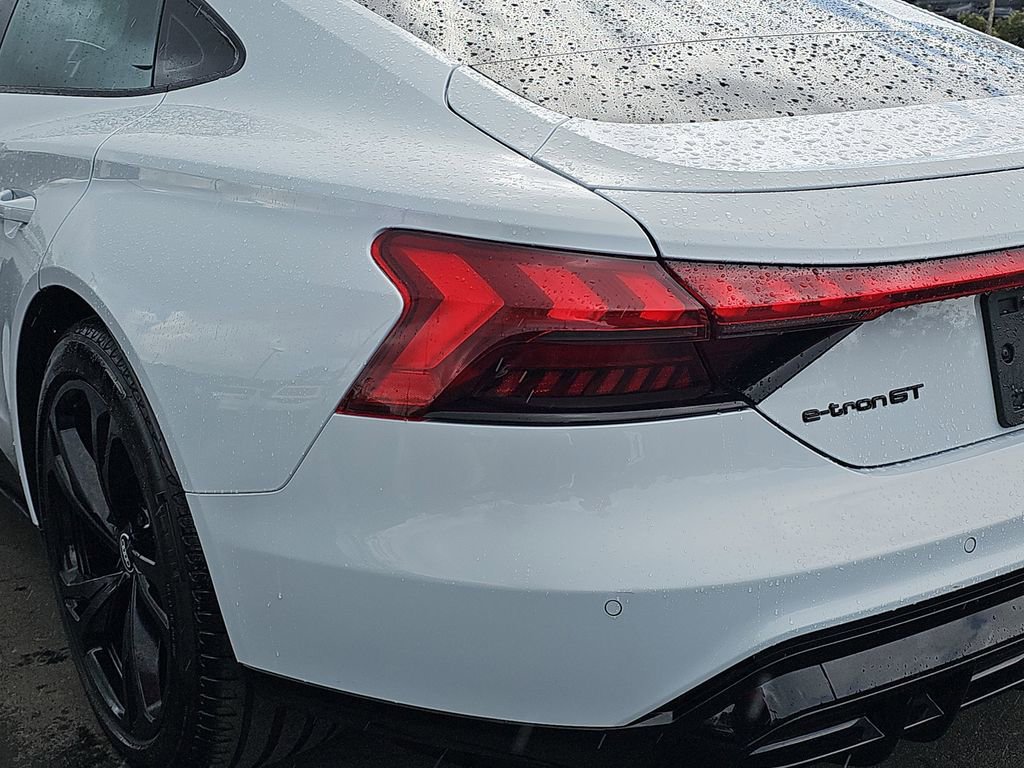 Used 2022 Audi e-tron GT Premium Plus w/ Performance Package image 38