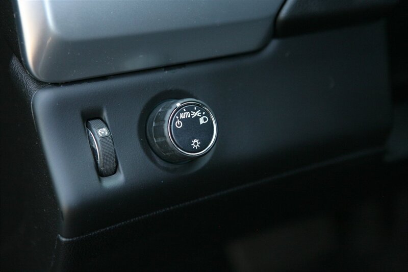 Used 2020 Chevrolet Suburban LS RWD image 11