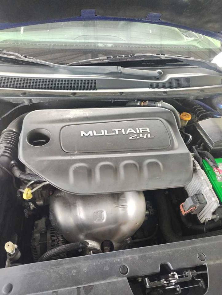 Used 2016 Chrysler 200 Limited FWD image 3