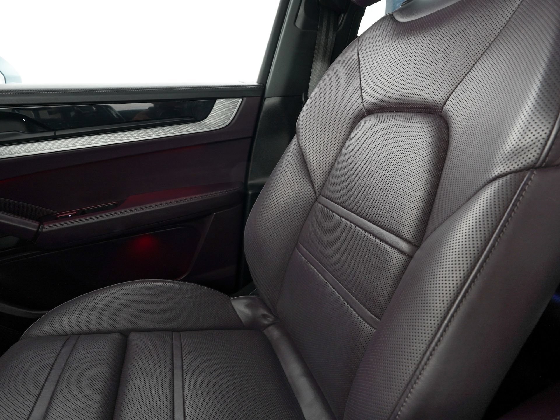 Used 2024 Porsche Cayenne AWD/4WD image 27