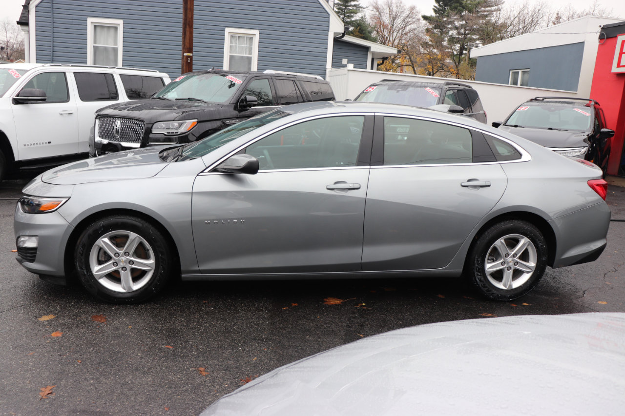 Used 2024 Chevrolet Malibu LT image 2