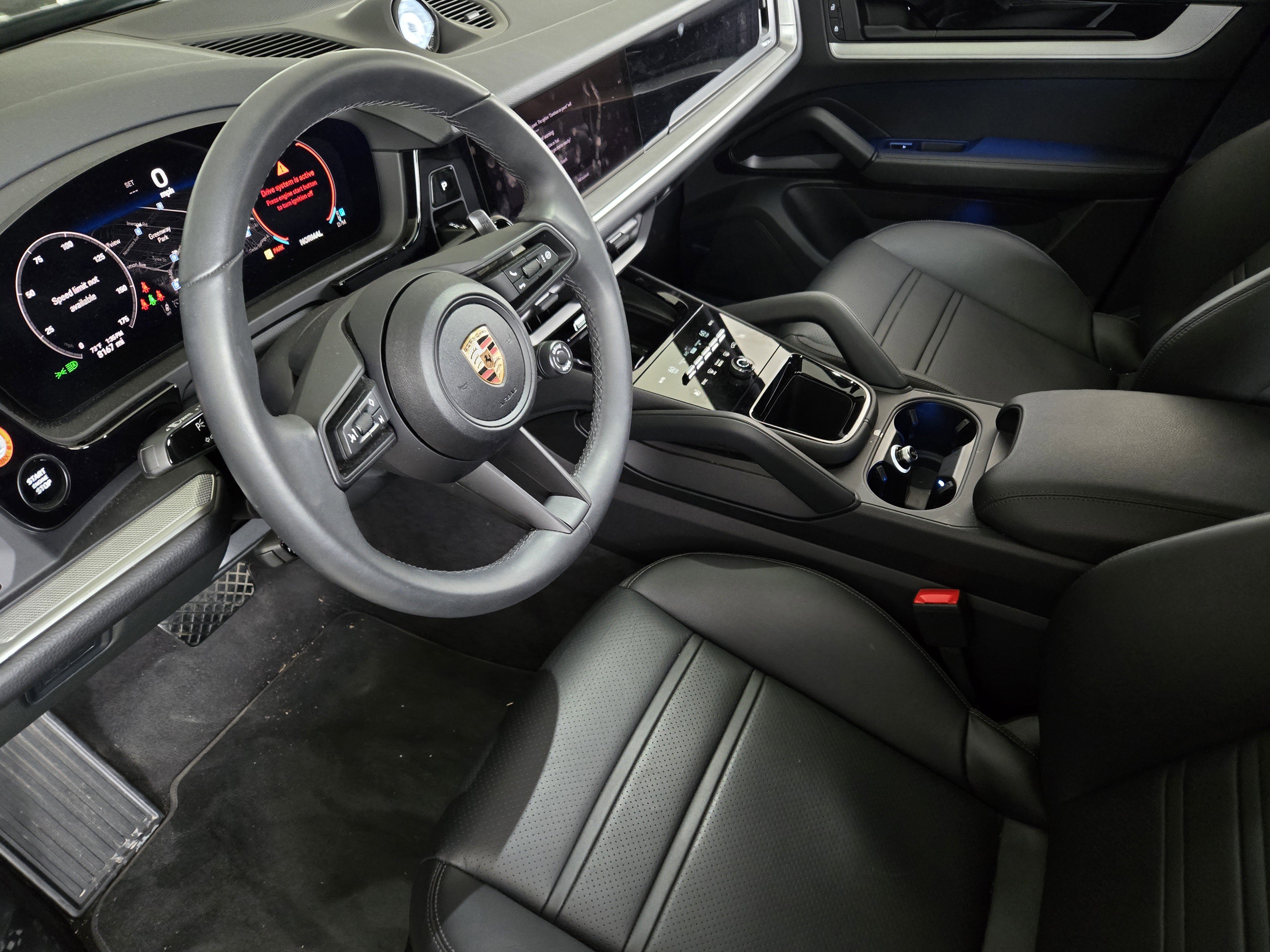 Certified 2025 Porsche Cayenne Coupe image 4
