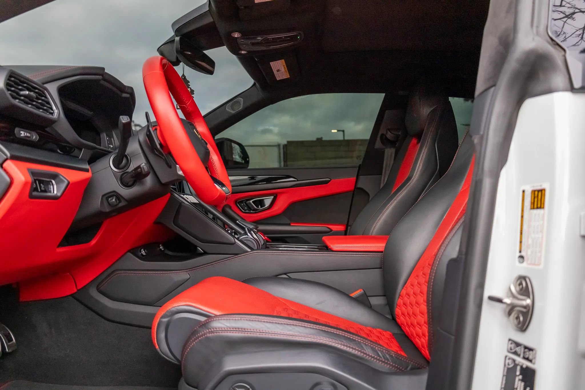 Used 2022 Lamborghini Urus image 34