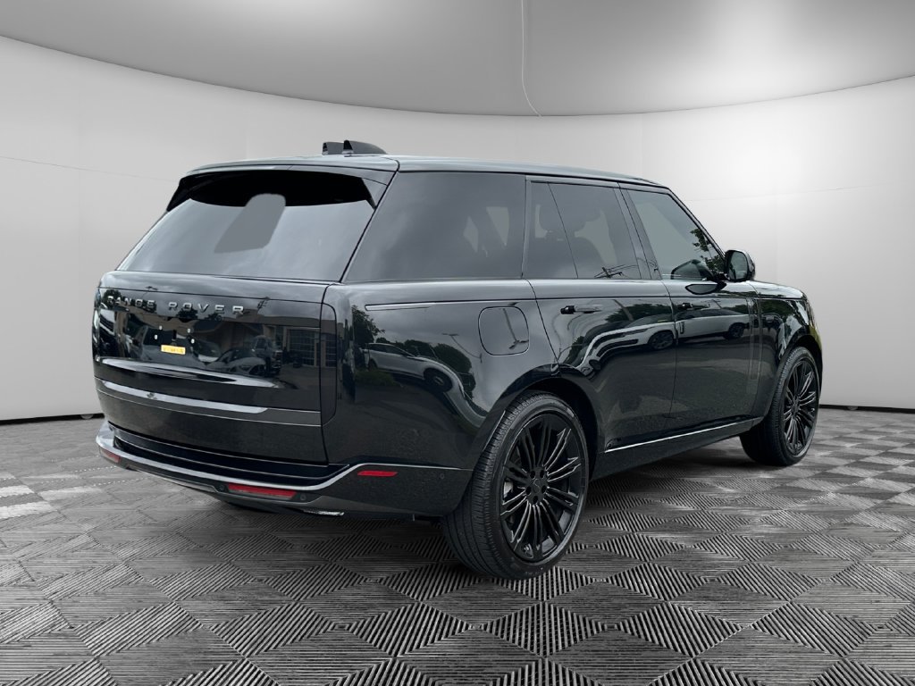 Used 2026 Land Rover Range Rover SE AWD/4WD image 6