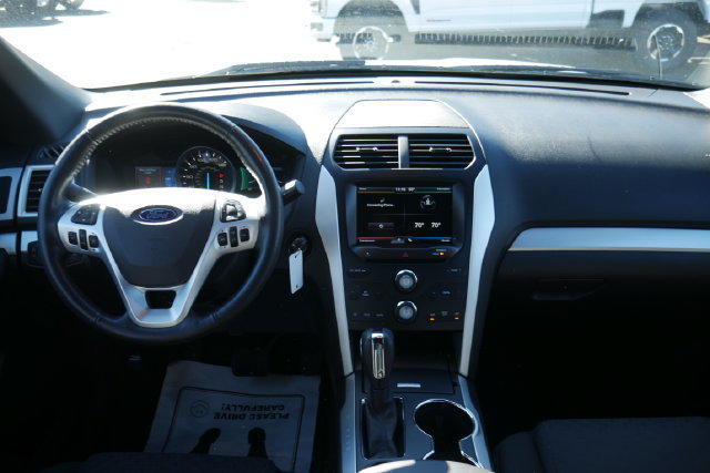 Used 2015 Ford Explorer XLT w/ Equipment Group 201B FWD image 4