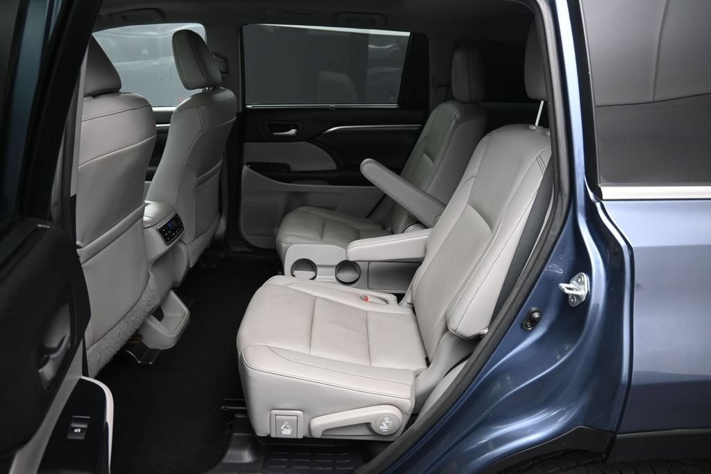 Used 2017 Toyota Highlander Limited Platinum w/ Carpet Mat Package AWD/4WD image 22