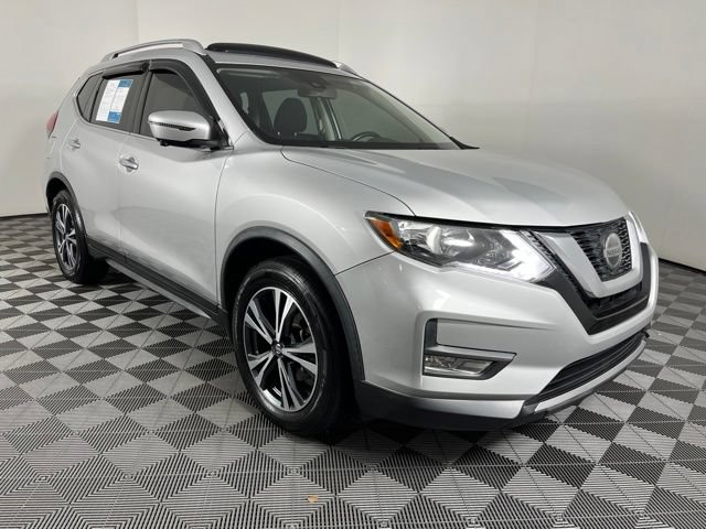 Used 2019 Nissan Rogue SV w/ Sun & Sound Touring Package FWD image 3