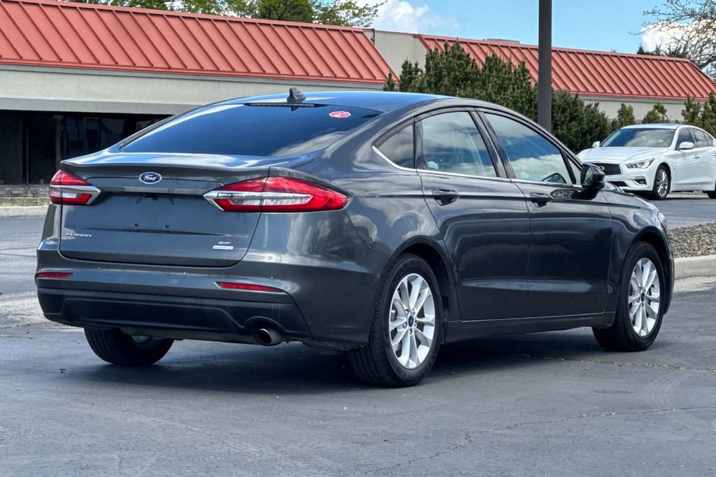 Used 2019 Ford Fusion SE FWD image 4