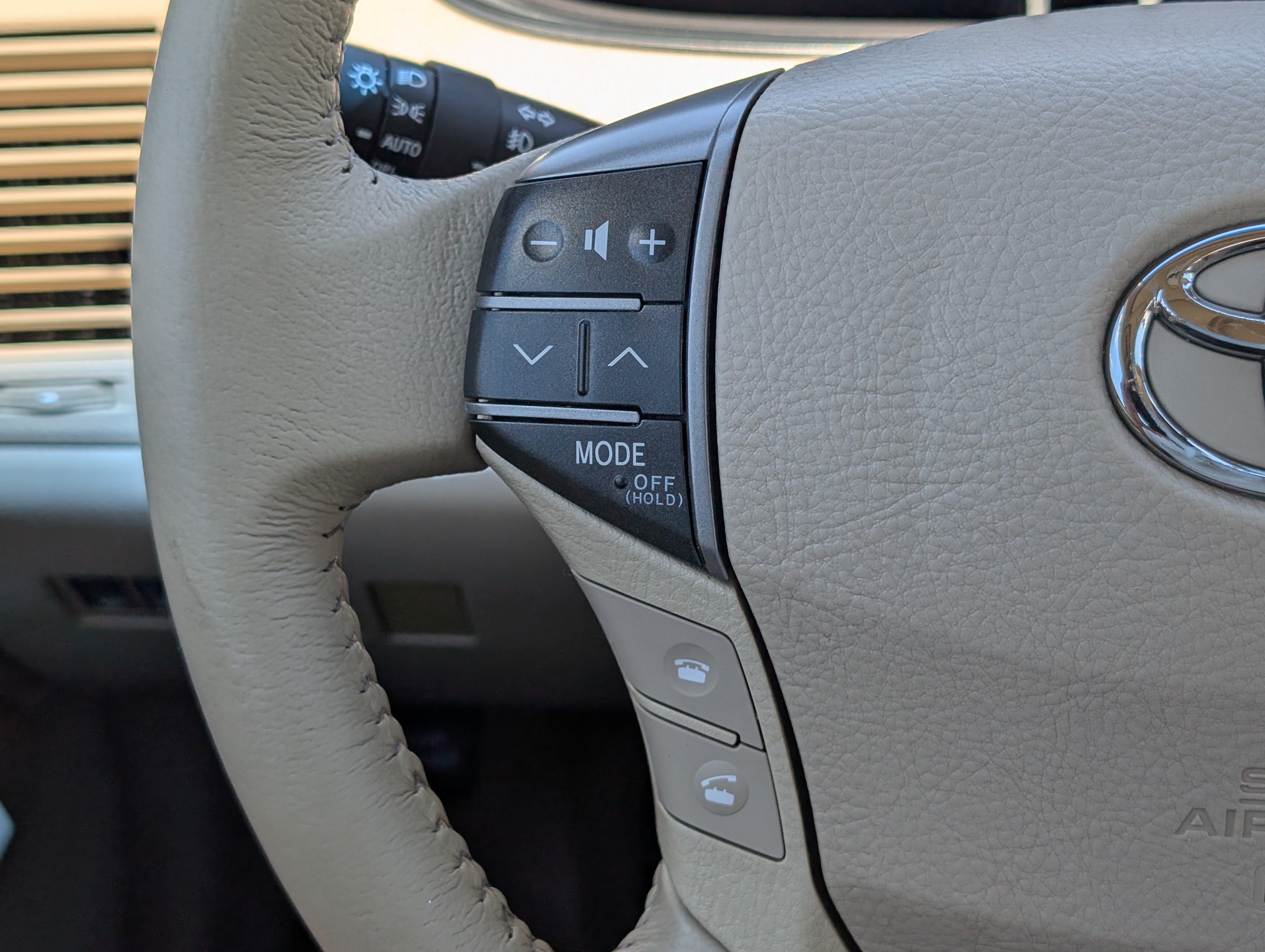 Used 2011 Toyota Avalon FWD image 14