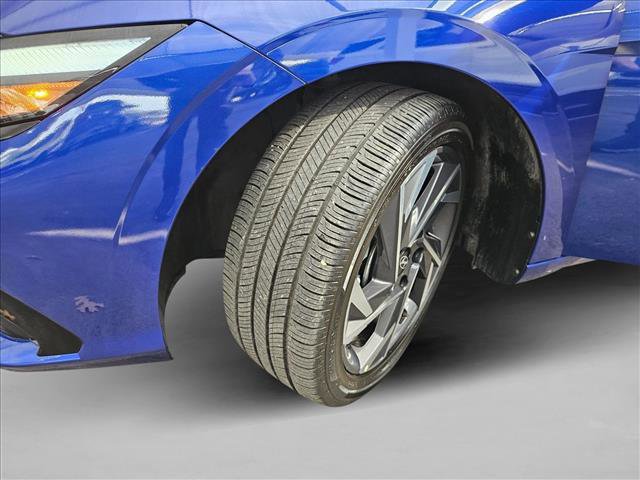 Certified 2025 Hyundai Elantra SEL FWD image 19