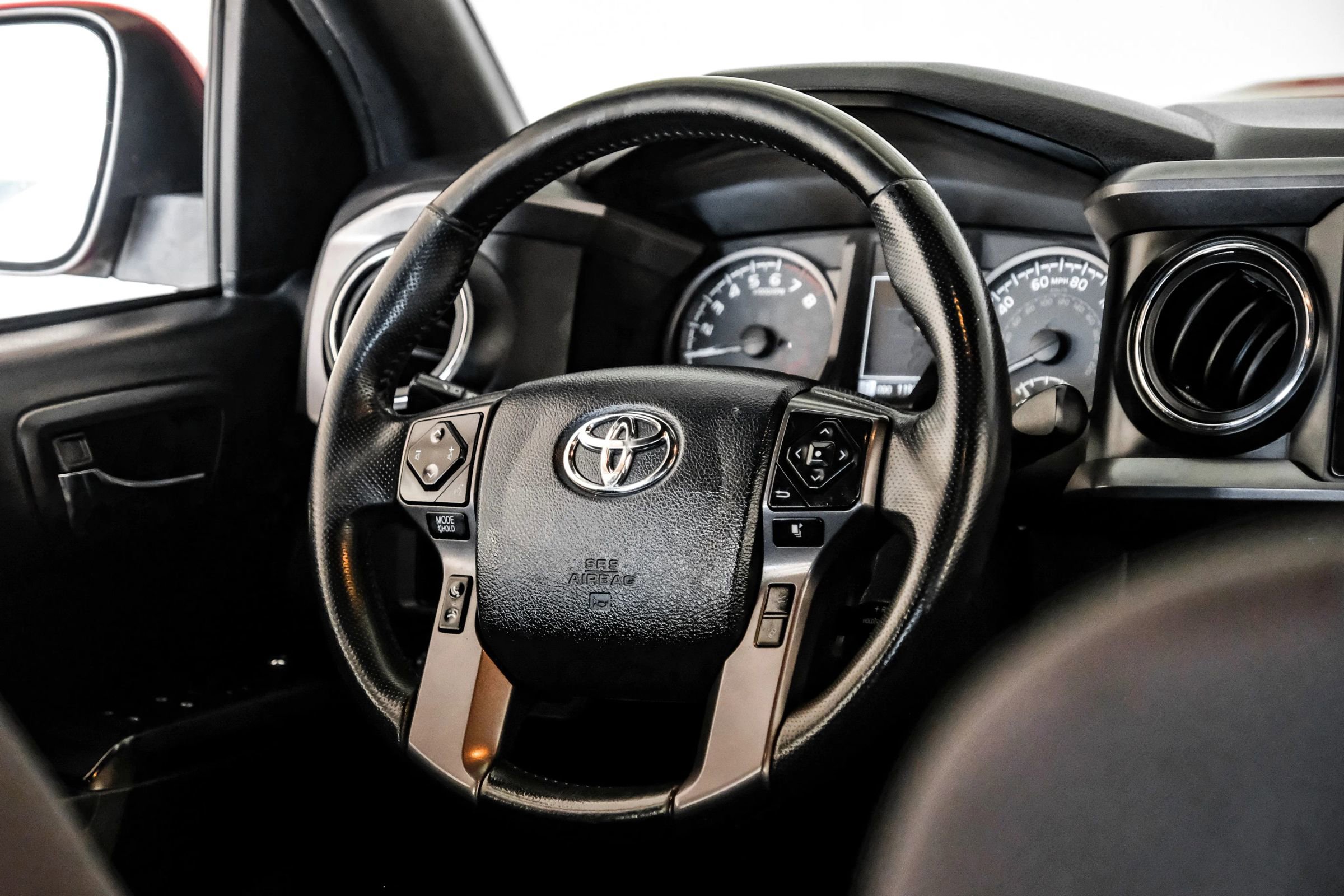 Used 2018 Toyota Tacoma TRD Sport w/ Technology Package RWD image 12