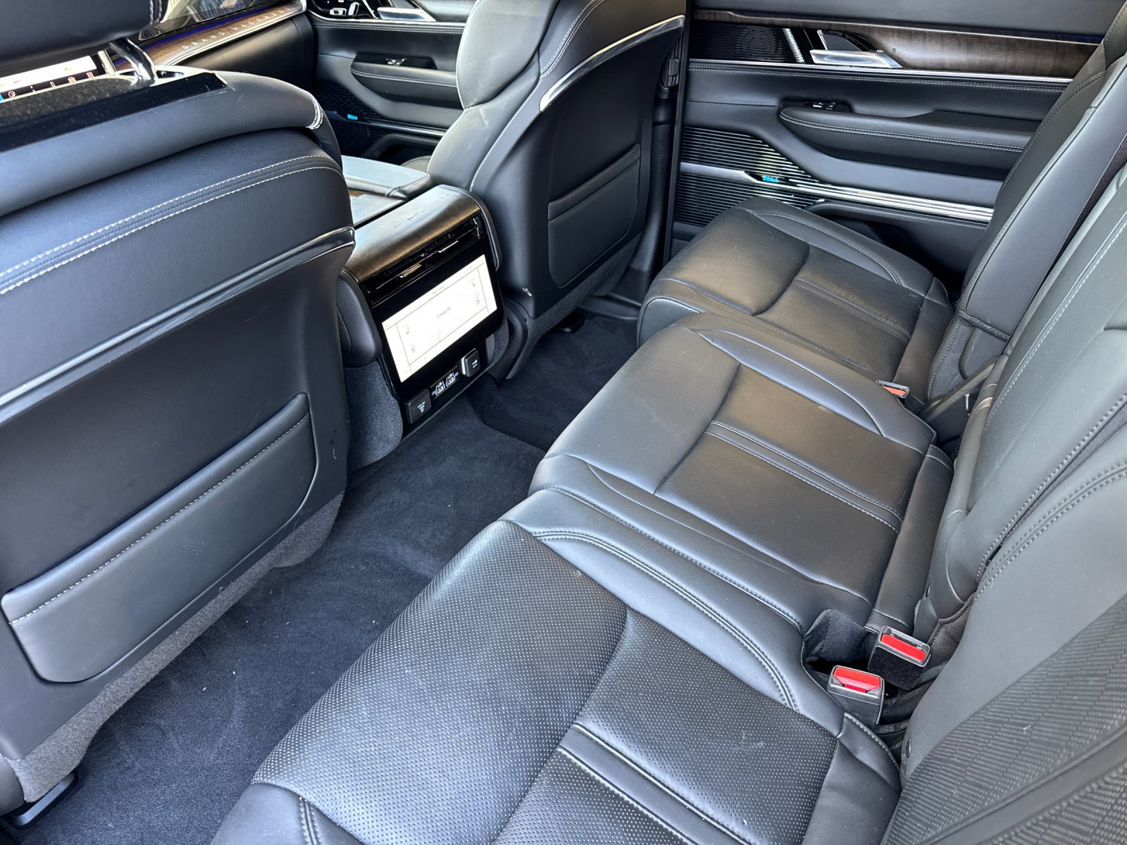 Used 2022 Jeep Grand Wagoneer Series II w/ Premium Group II AWD/4WD image 12