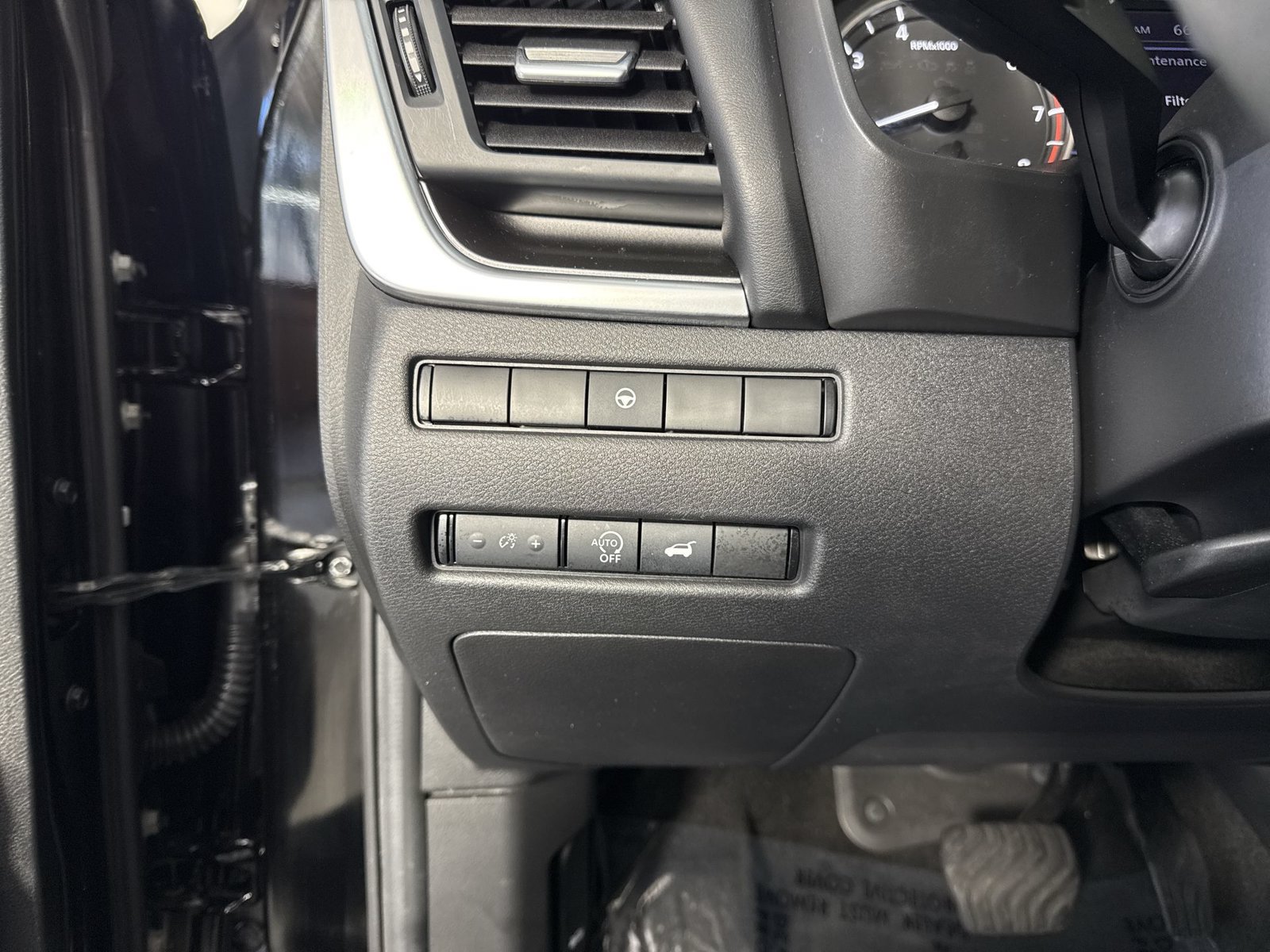 Certified 2023 Nissan Rogue SV w/ SV Premium B Package AWD/4WD image 17