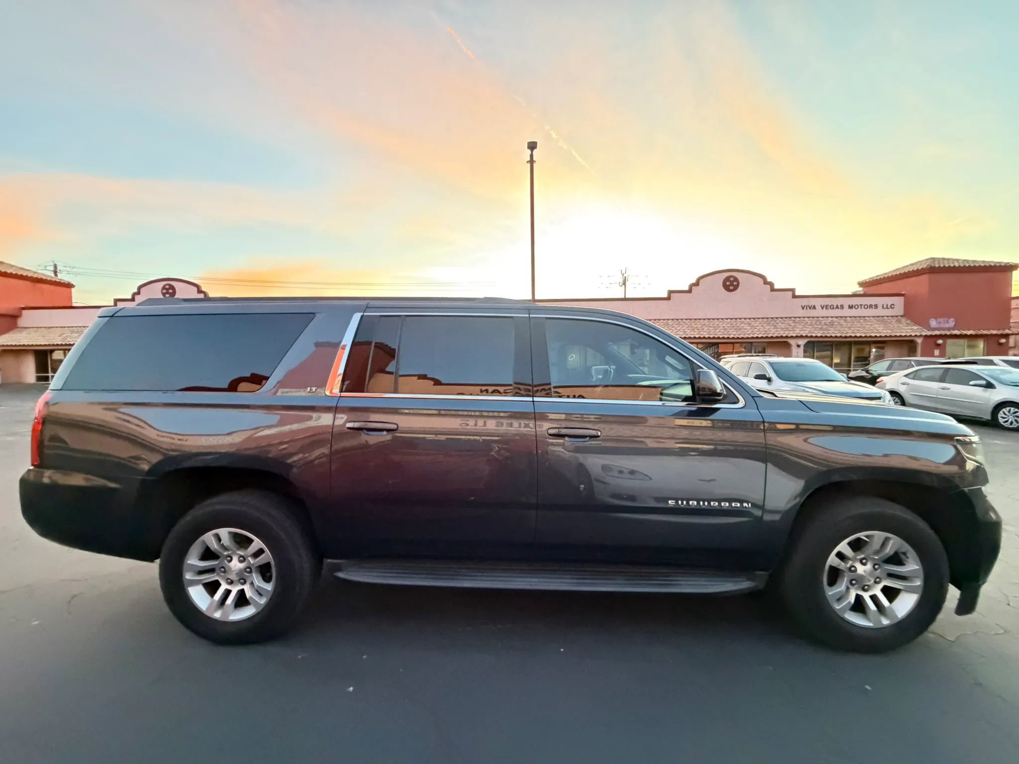 Used 2020 Chevrolet Suburban LT RWD image 5