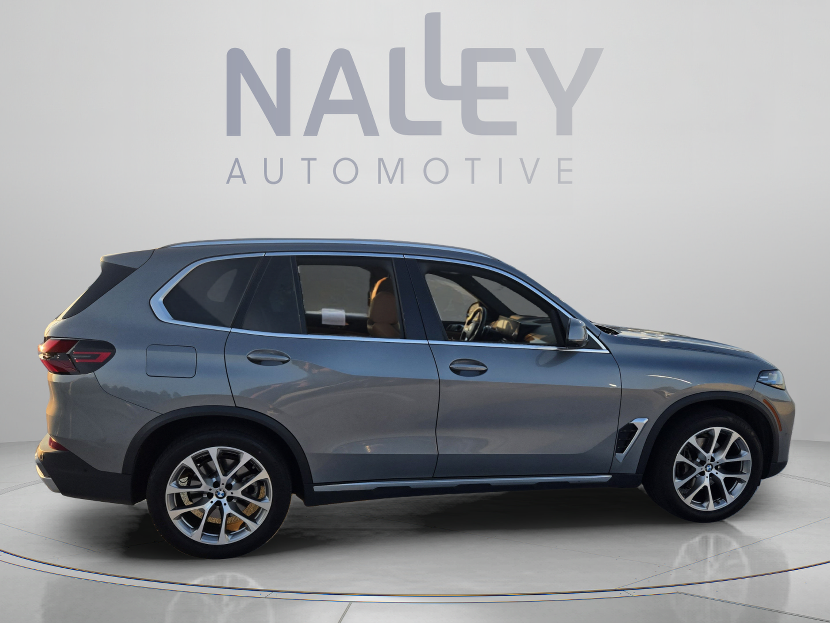 Used 2024 BMW X5 xDrive40i w/ Premium Package AWD/4WD image 5