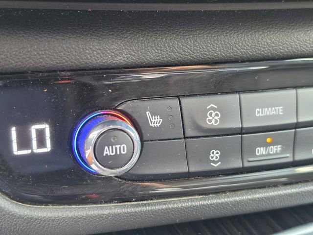 Used 2018 Buick Regal Essence w/ Driver Confidence Package #1 FWD image 26