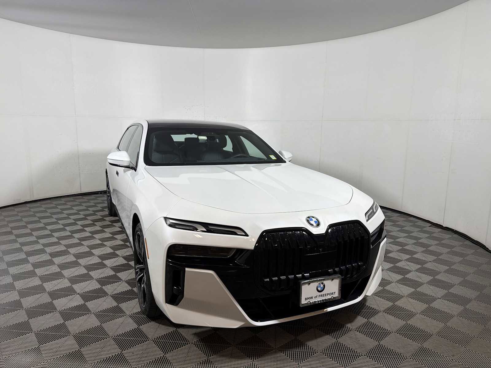 Certified 2023 BMW 760i xDrive AWD/4WD image 6