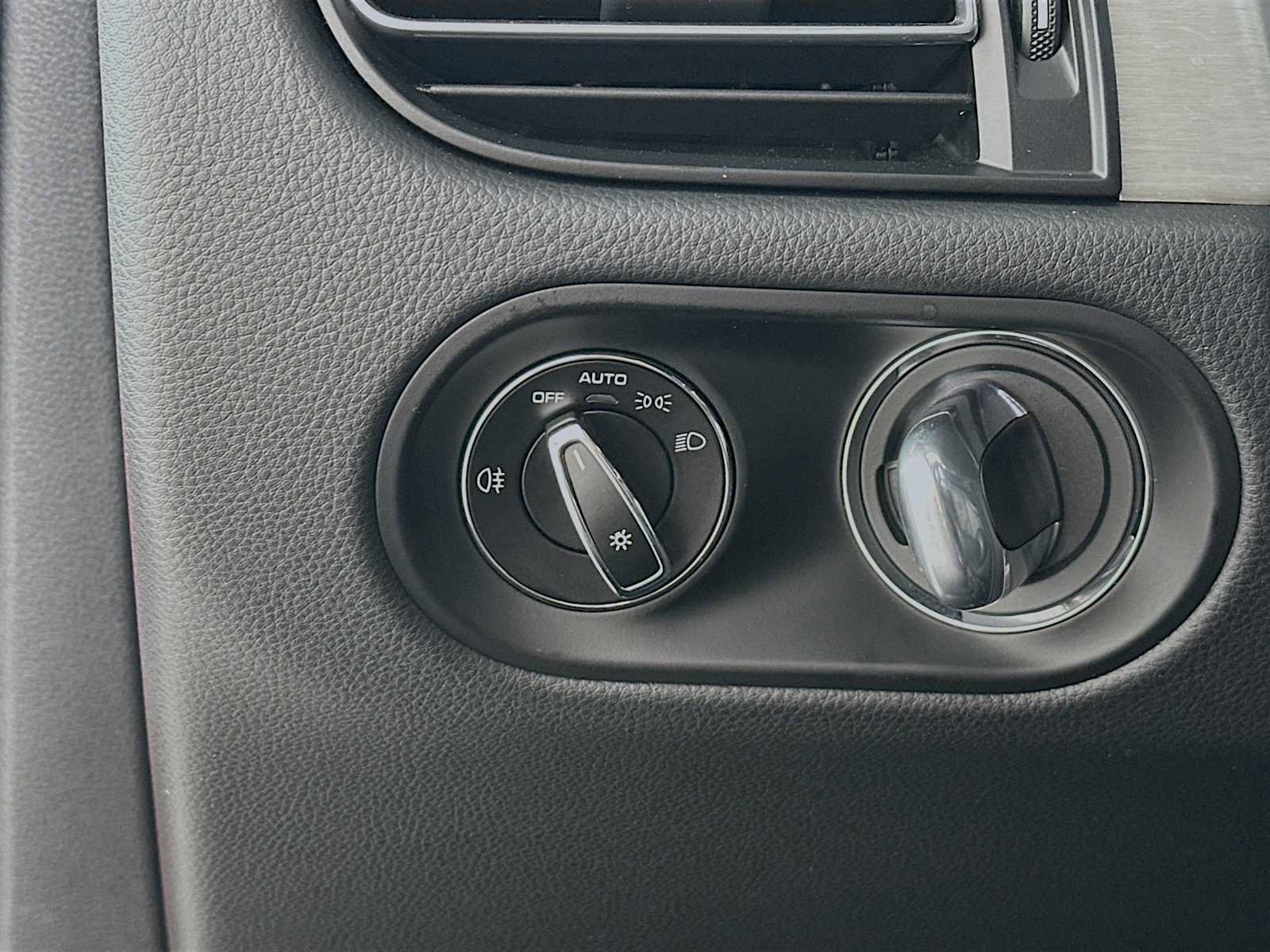 Certified 2026 Porsche Macan image 13