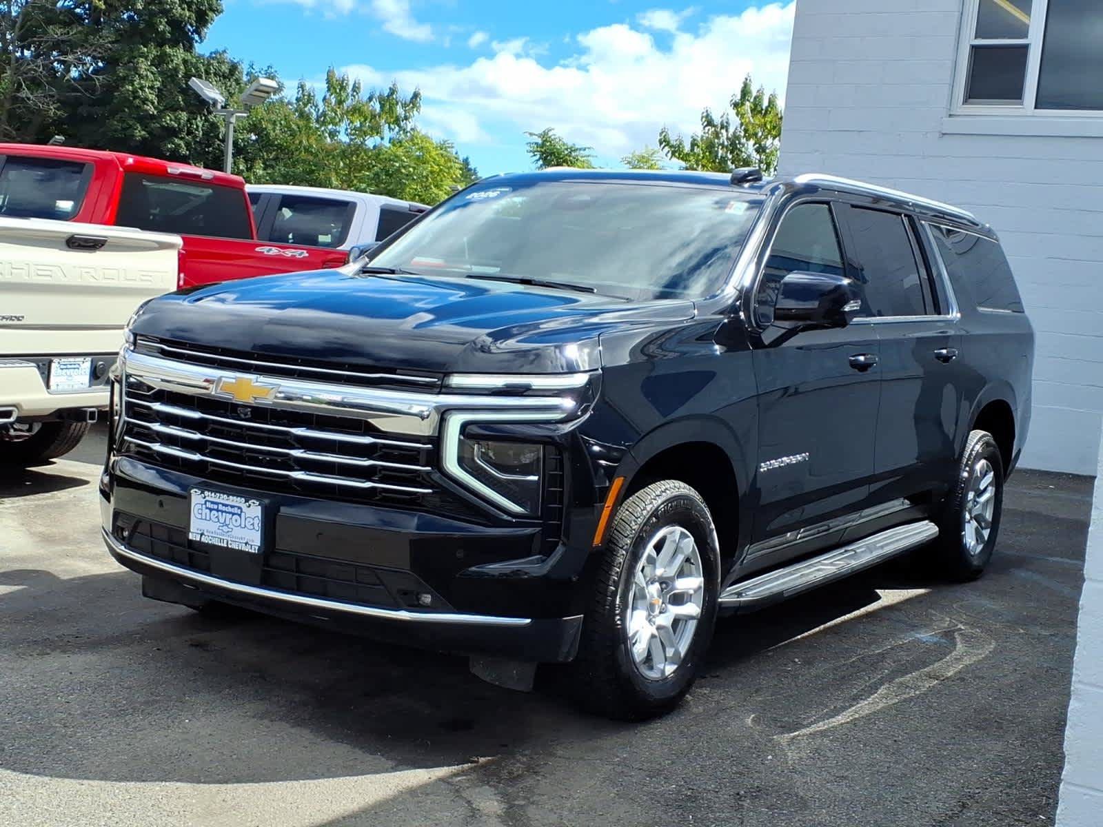 Used 2026 Chevrolet Suburban LT w/ Comfort Package AWD/4WD image 3