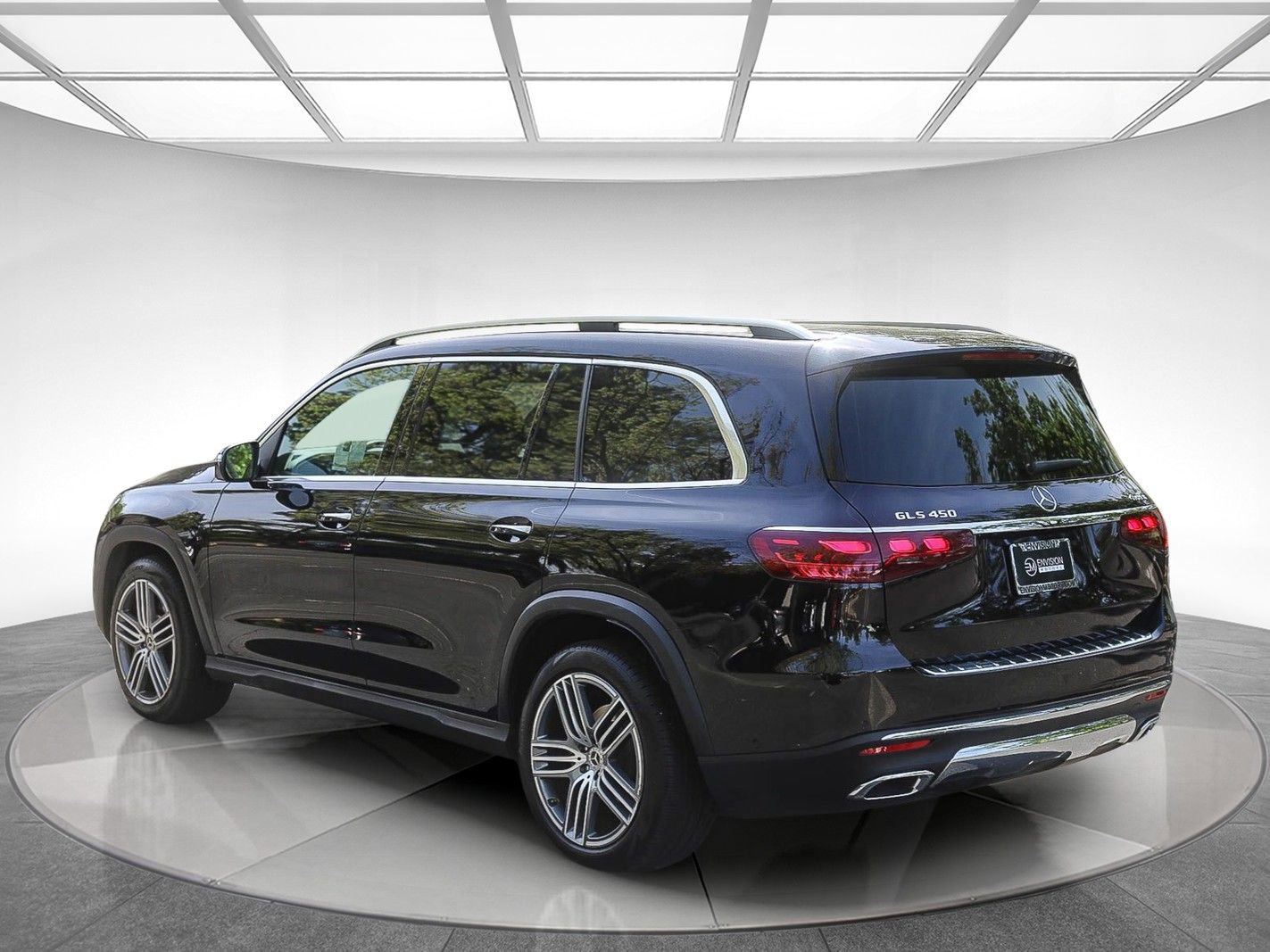 Used 2025 Mercedes-Benz GLS 450 4MATIC image 2