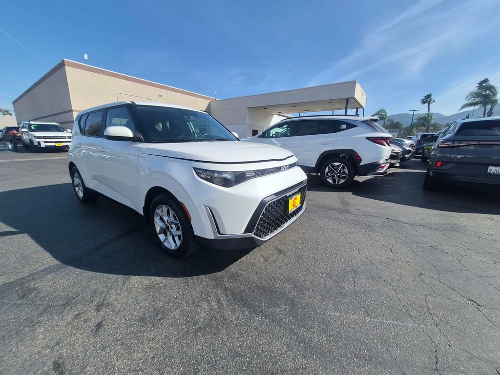 Used 2023 Kia Soul S image 7