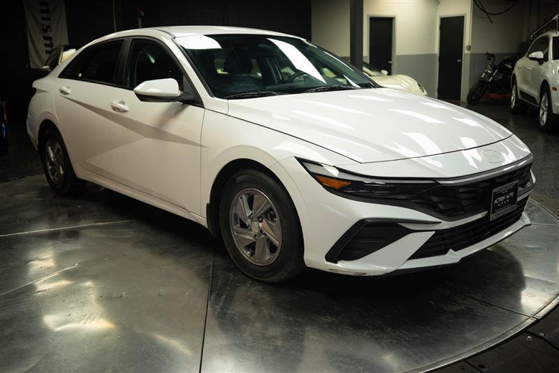 Used 2025 Hyundai Elantra SE FWD image 5