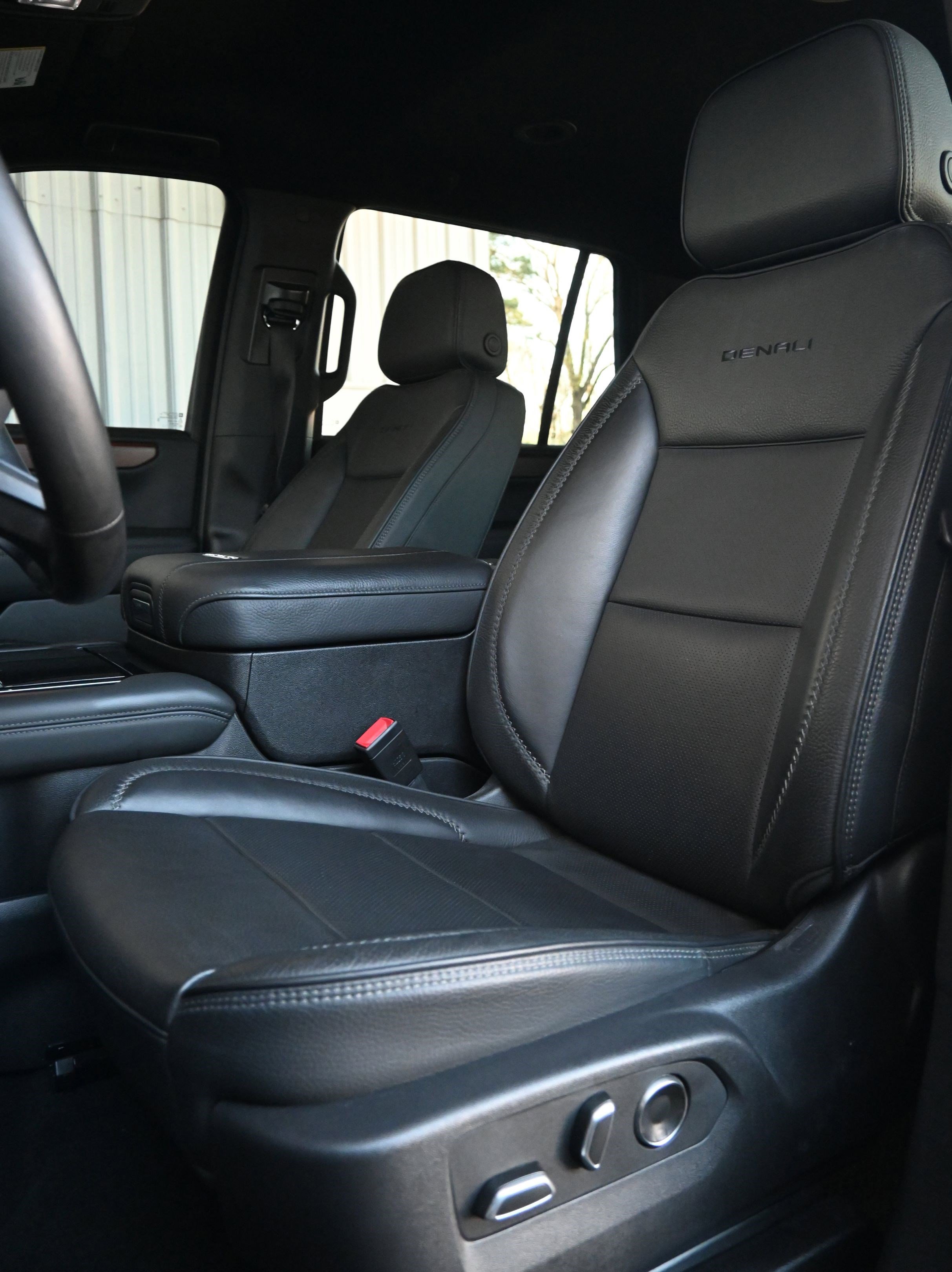 Used 2025 GMC Yukon Denali image 18