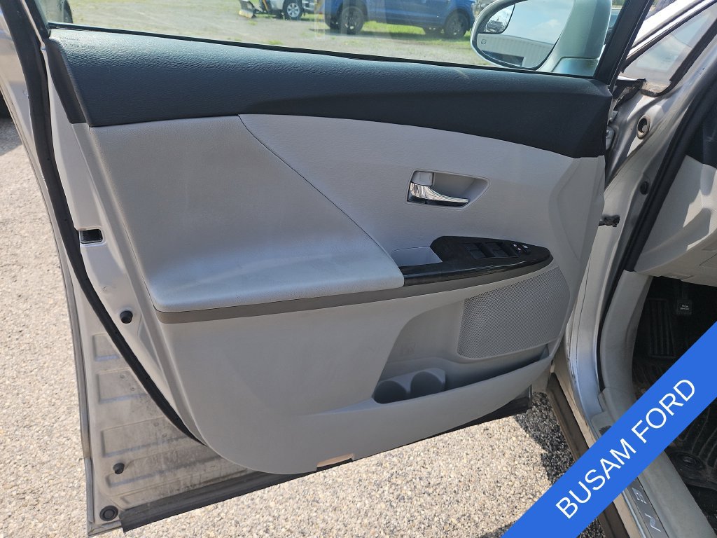 Used 2013 Toyota Venza LE FWD image 16