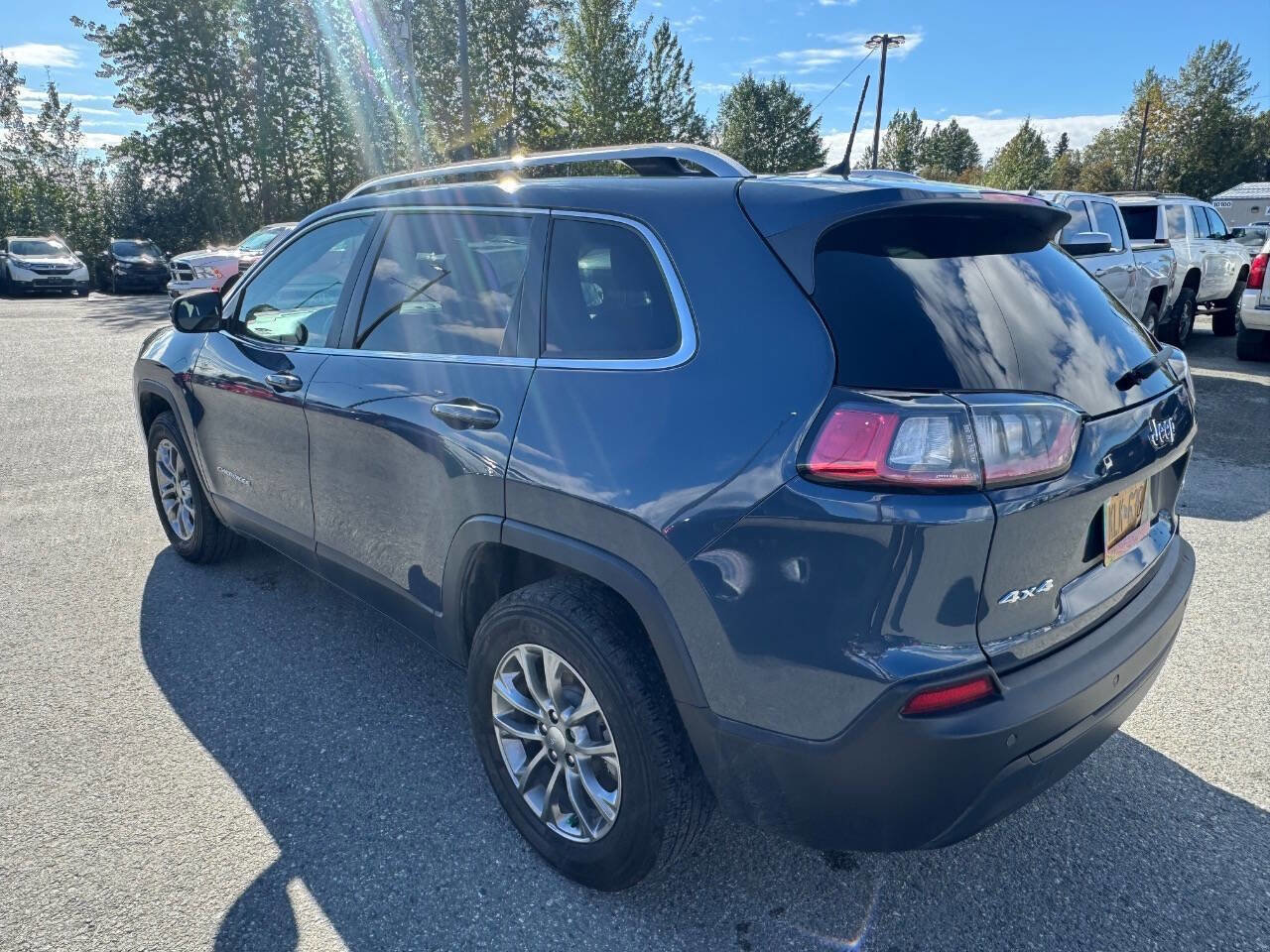 Used 2019 Jeep Cherokee Latitude Plus w/ Cold Weather Group image 18