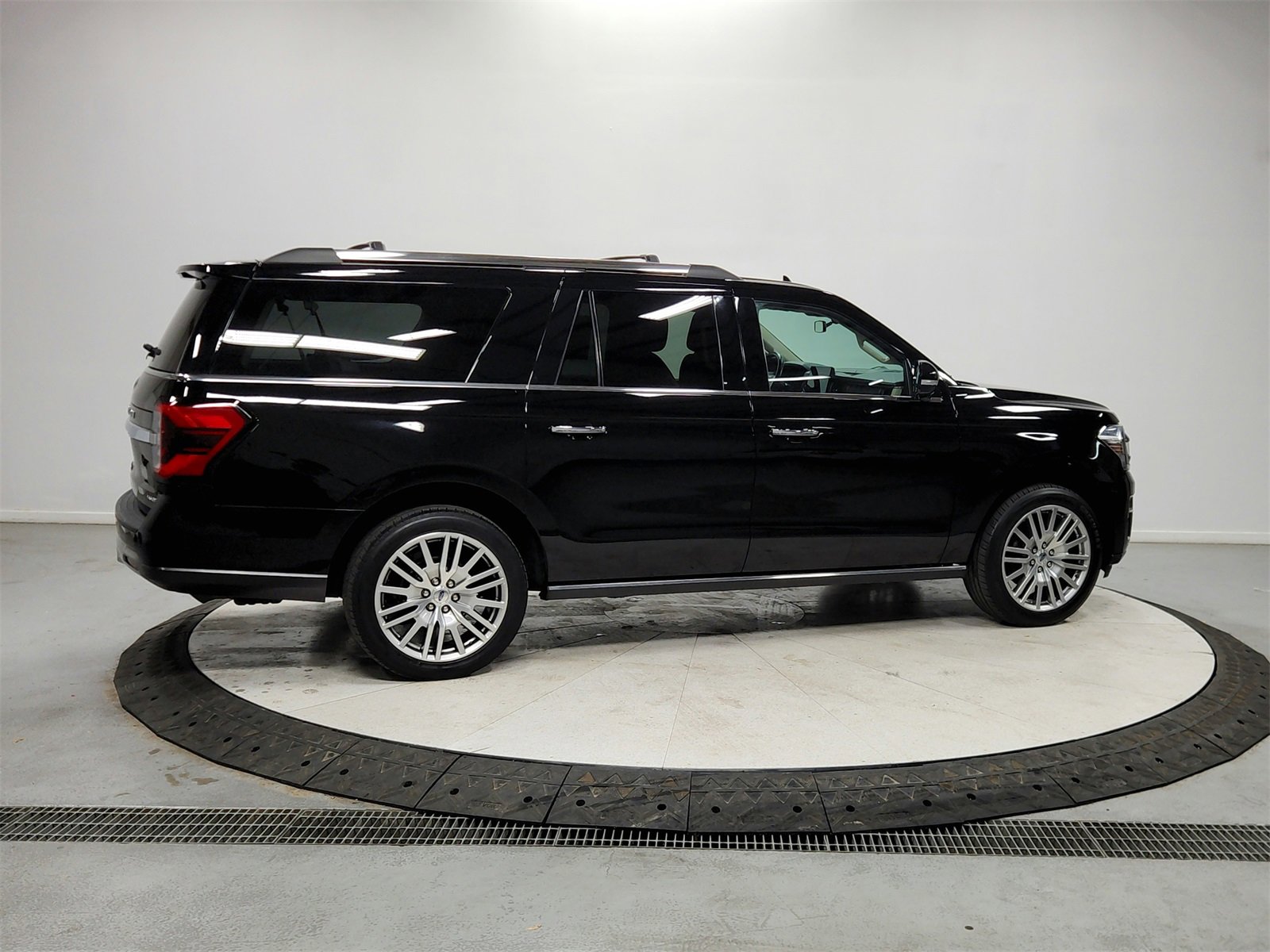 Used 2023 Ford Expedition Max Limited image 7