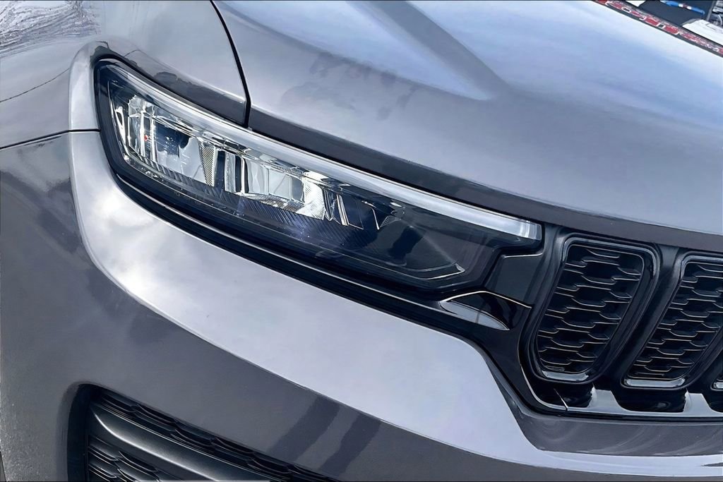 Used 2023 Jeep Grand Cherokee Altitude image 28