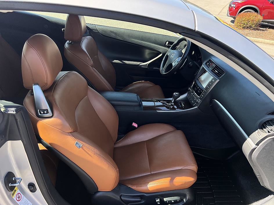 Used 2012 Lexus IS 250C w/ Luxury Pkg RWD image 17