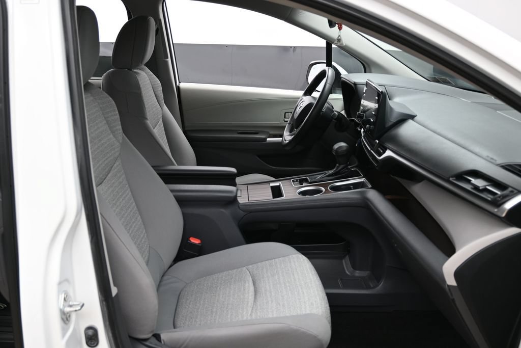 Used 2021 Toyota Sienna LE FWD image 29