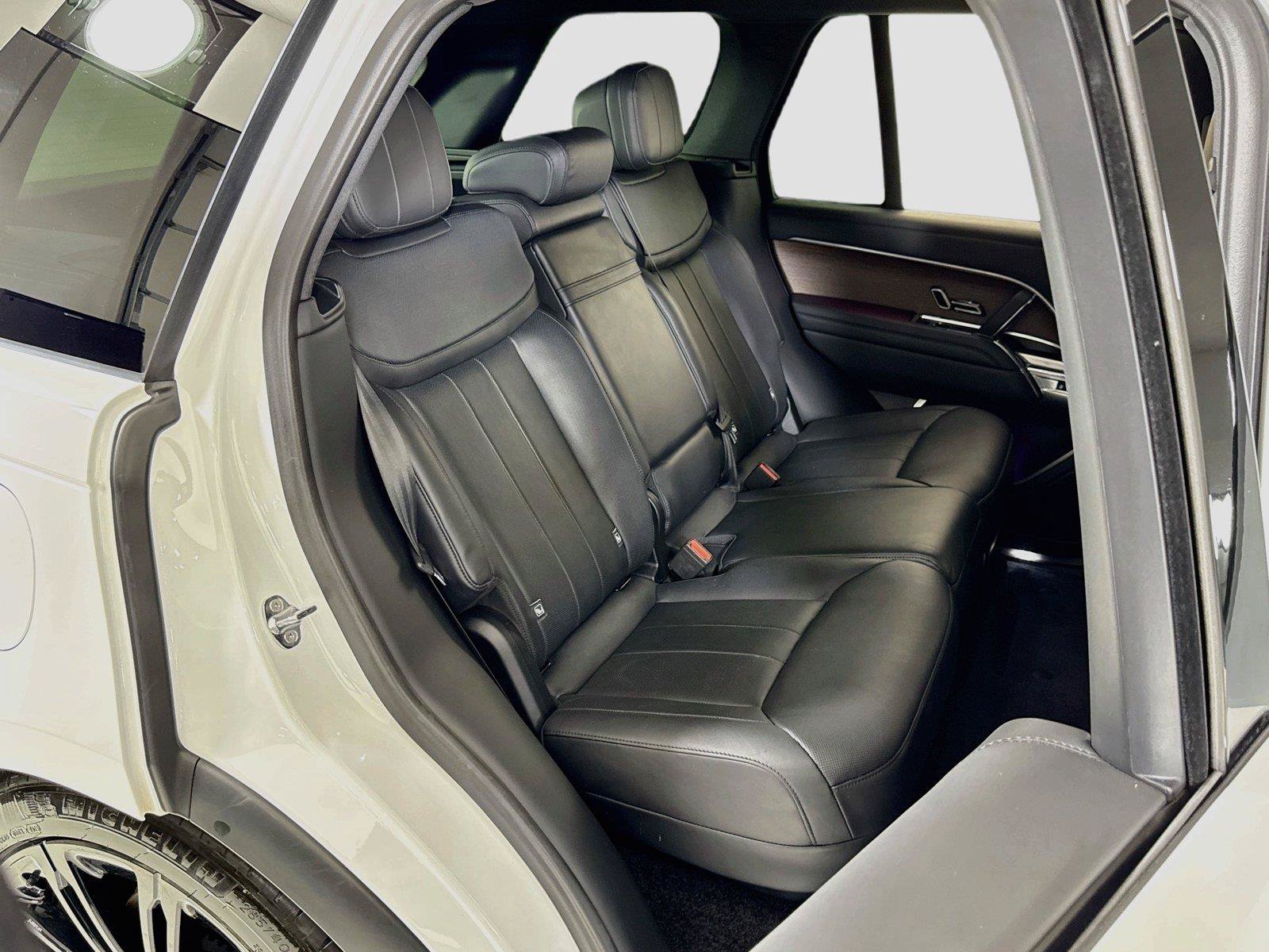 Used 2024 Land Rover Range Rover SE AWD/4WD image 28