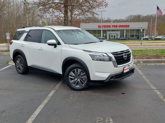 Used 2024 Nissan Pathfinder SV FWD image 2