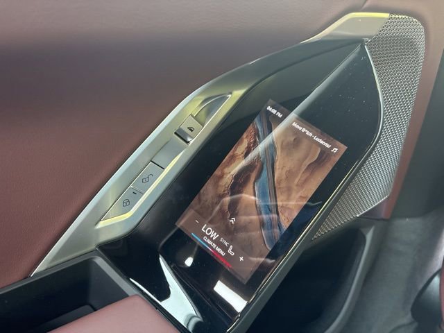 Used 2025 BMW 740i xDrive image 18