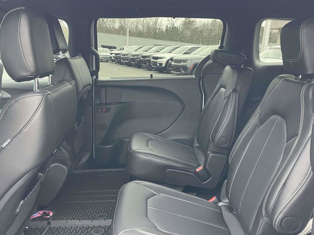New 2026 Chrysler Pacifica Select image 19