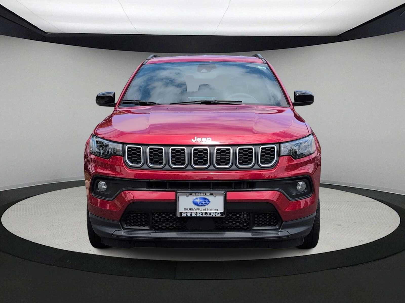 Used 2025 Jeep Compass Latitude AWD/4WD image 3