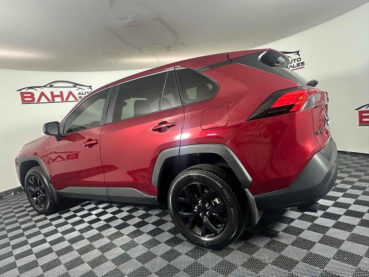 Used 2024 Toyota RAV4 LE FWD image 5