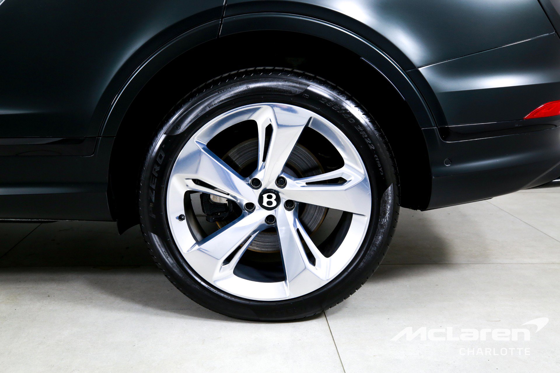 Used 2023 Bentley Bentayga Extended Wheelbase image 38