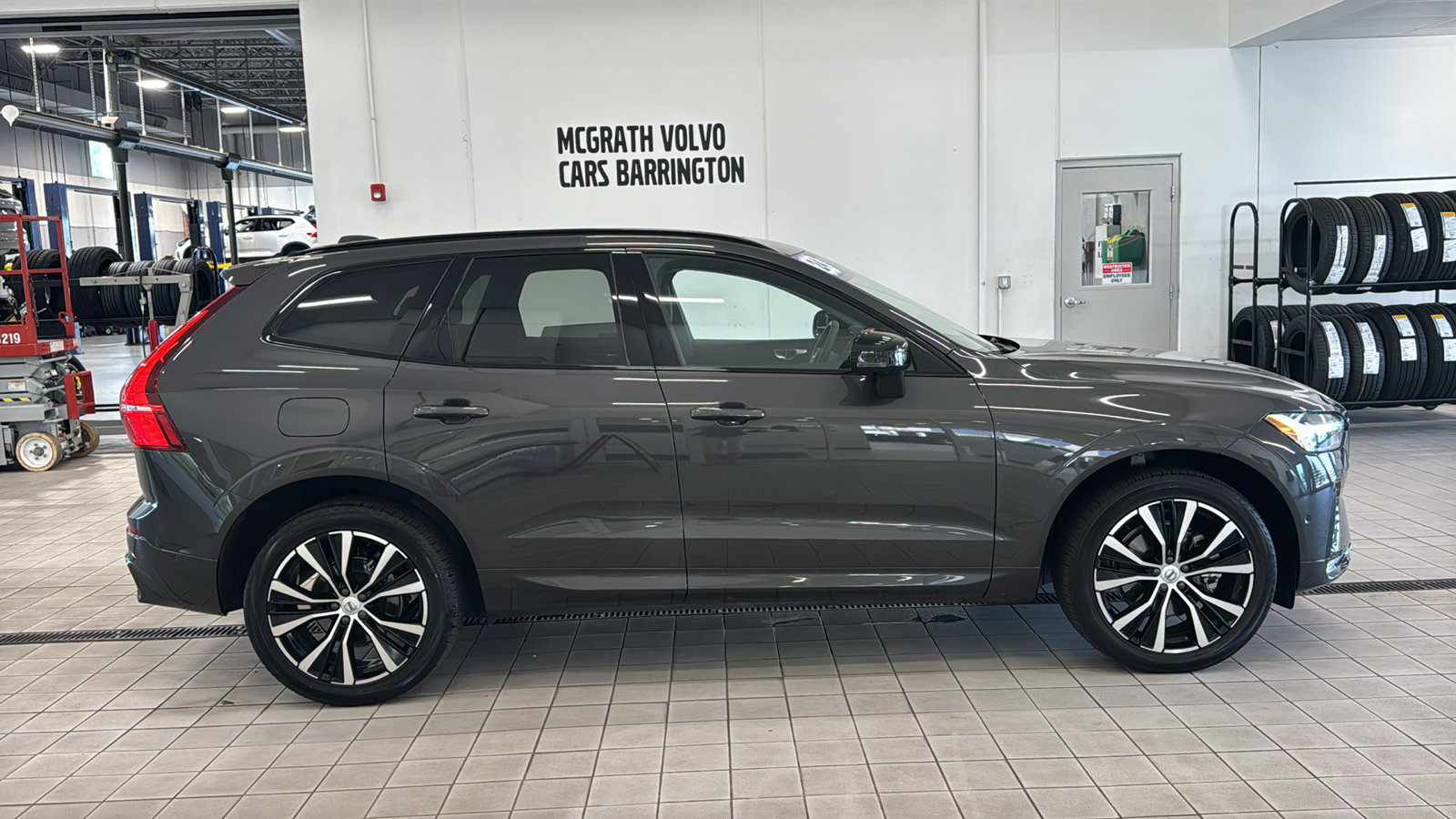 Used 2024 Volvo XC60 B5 Plus w/ Protection Package Premier AWD/4WD image 4