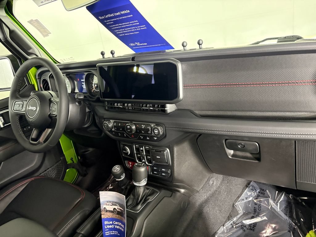Used 2025 Jeep Gladiator Rubicon AWD/4WD image 36