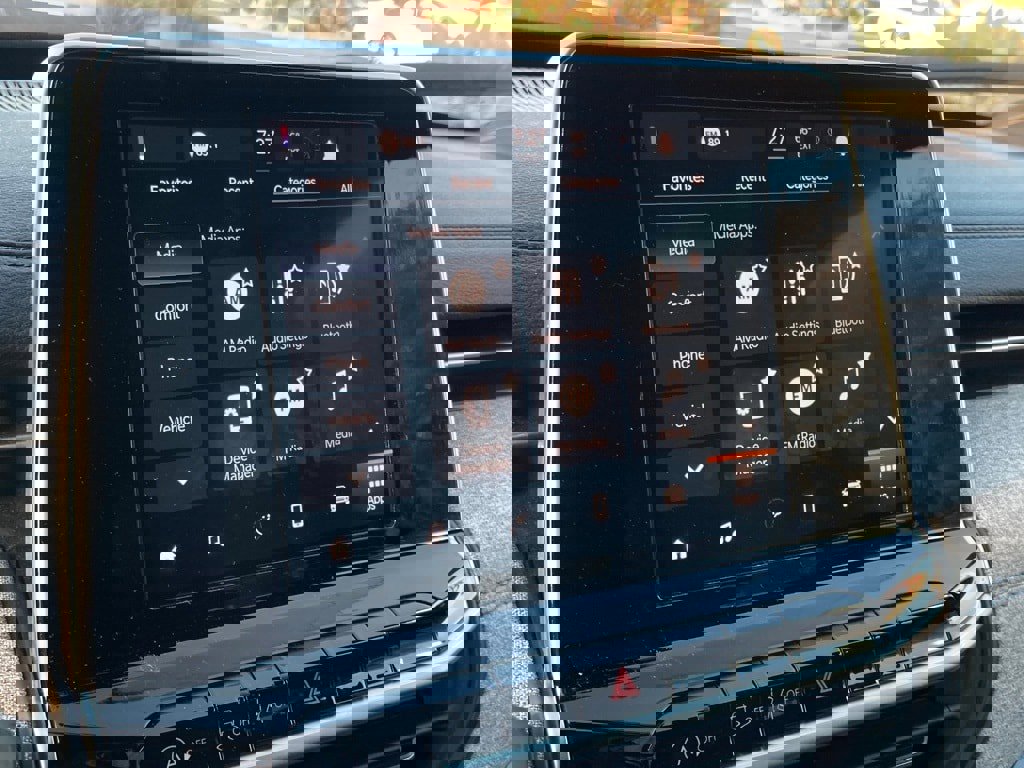 Used 2025 Jeep Compass Latitude image 22